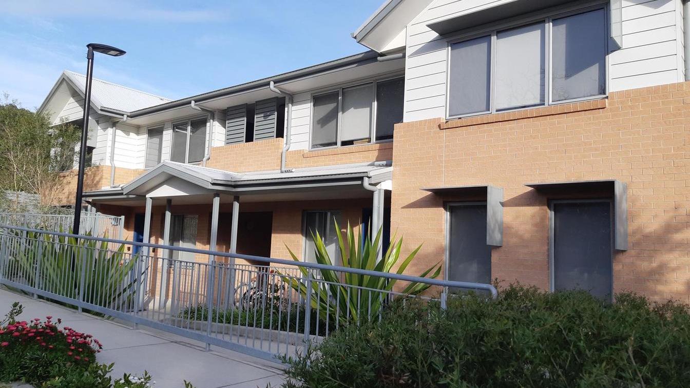 Affordable 2-bedroom unit for working single parent family - 10/11 Koolinda Ave, Point Clare NSW 2250 - 1